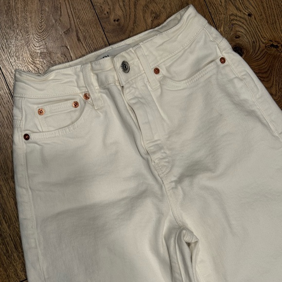 Women’s Zara White Denim Pants with Distressed Hem - Picture 2 of 11